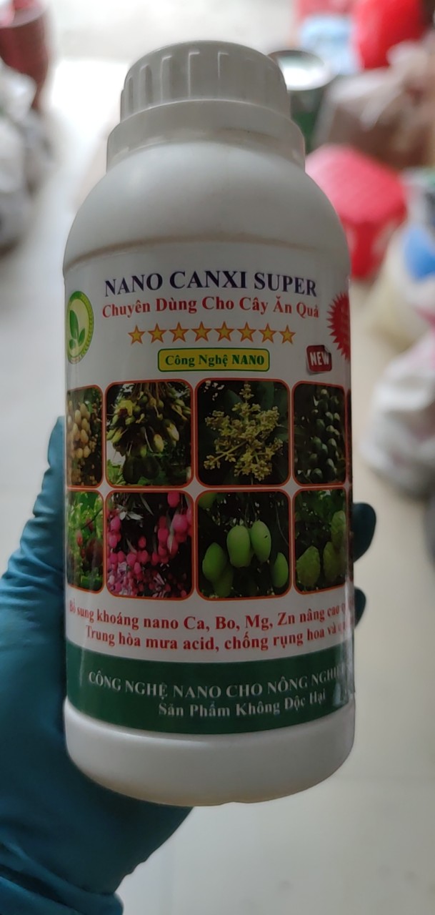 Nano Canxi Super cung cấp canxi bo dễ tiêu, chống rụng hoa trái non, chống nứt trái, thối trái, hạn chế tác hại của sương muối, mưa acid
