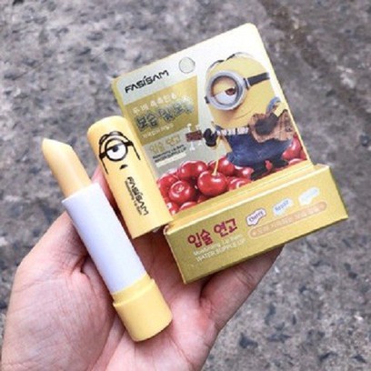 Son gió làm hồng môi tự nhiên Son thỏi gấu -vịt -minion siêu để thương Với các thành phần của son: Alovera, vitamin A, C, E, tinh chất dưa leo và dâu tằm. Son gió FASISAM giúp môi bạn đều và bền màu hơn bất cứ loại son nào khác.