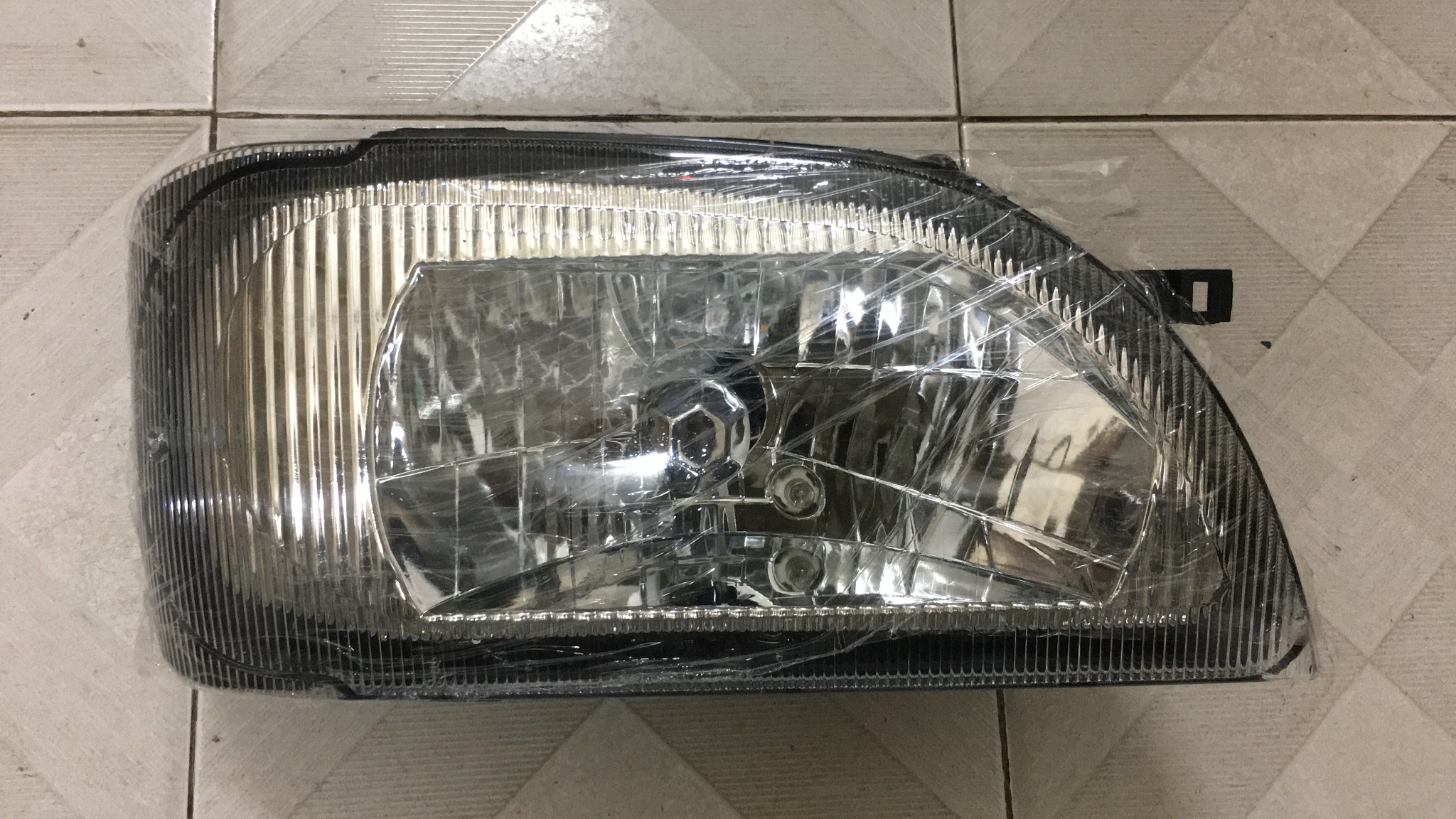 Đèn pha thaco towner 750a