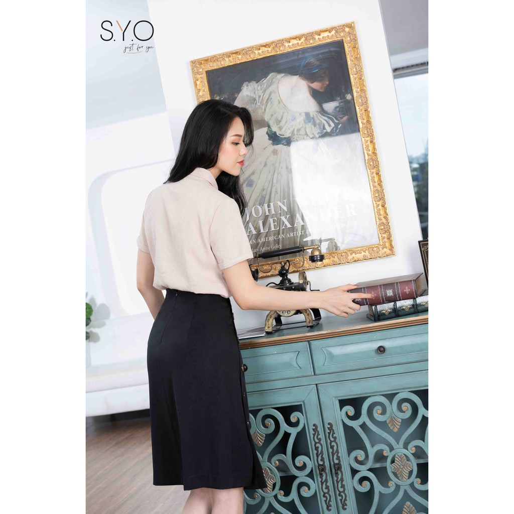 Sơ Mi Cổ Đức Tay Ngắn Cúc Thêu Hoa A1006