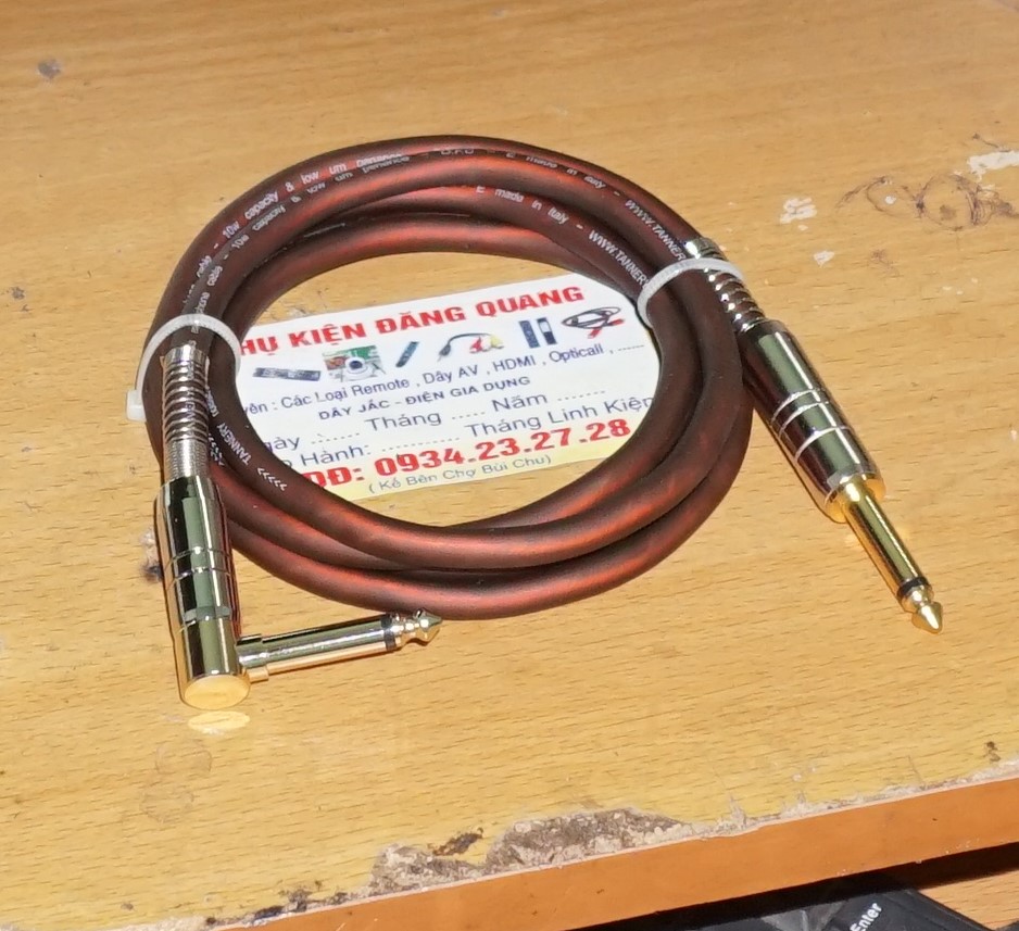 Một sợi dây (0.5m) 2 đầu 6ly , 1 vuông 1 thẳng