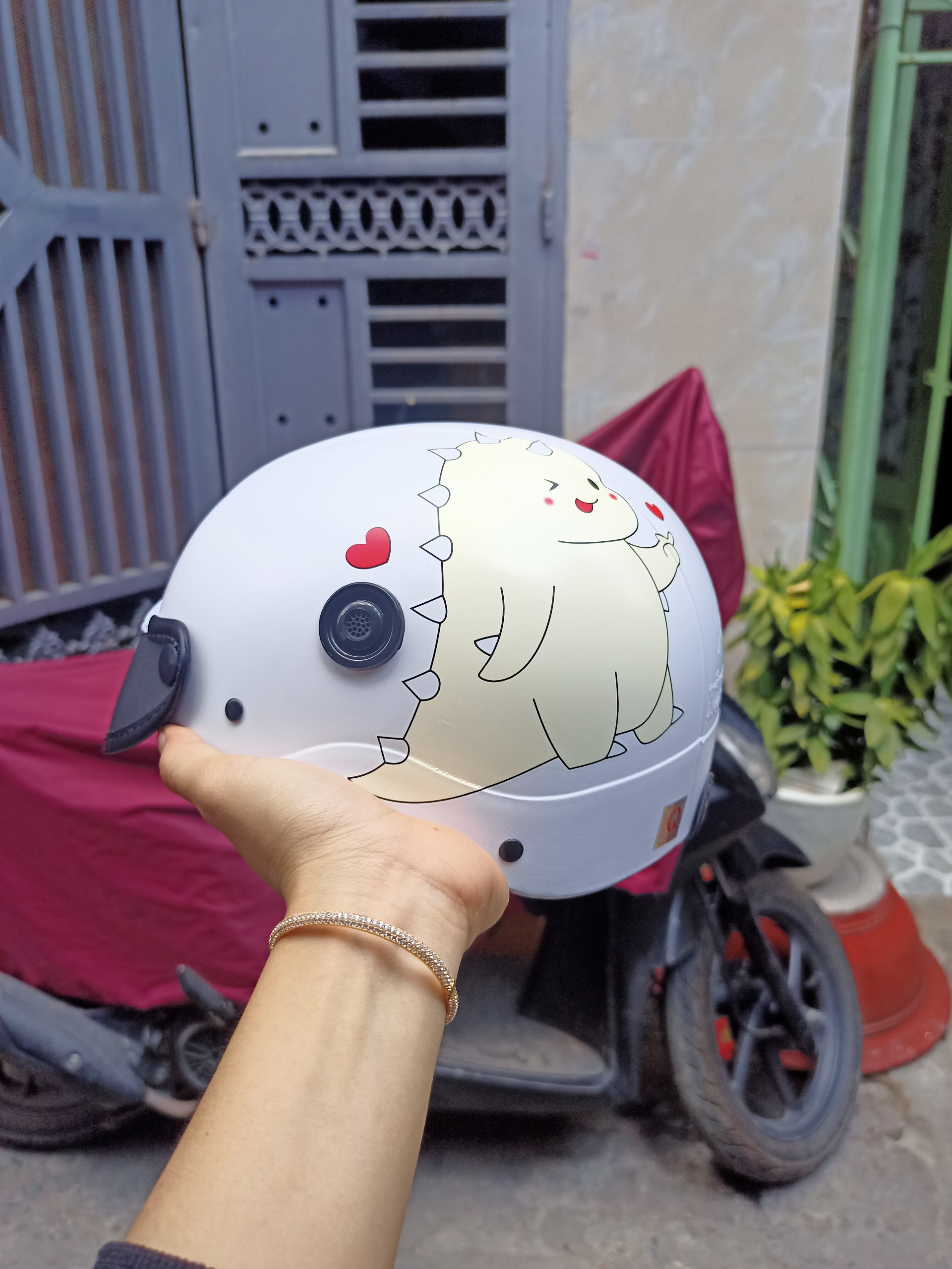 nón bảo hiểm sơn có hình khủng long mẫu mới có lỗ thông gió nhiều màu lựa chọn