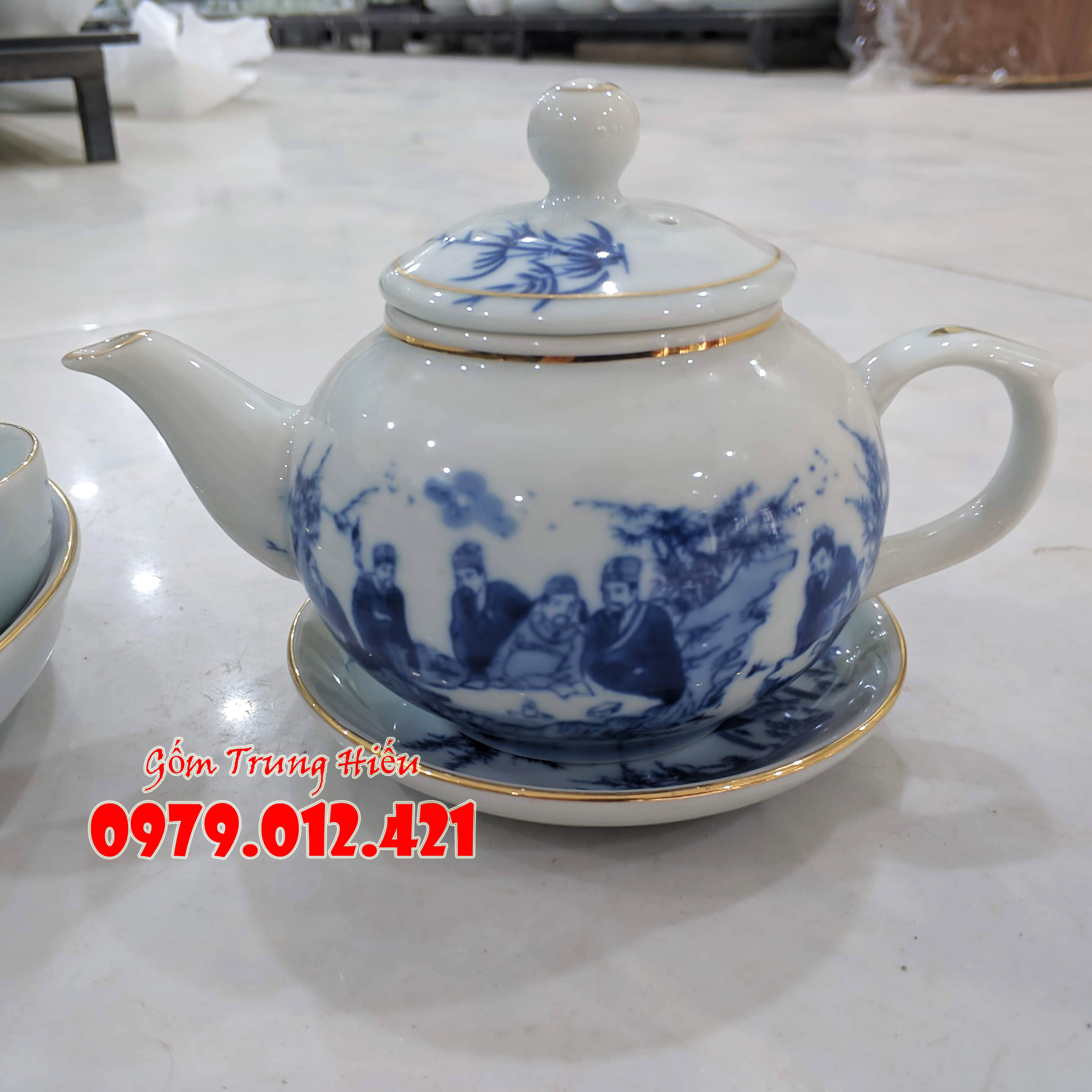 Bộ ấm chén Bát Tràng kẻ chỉ vàng