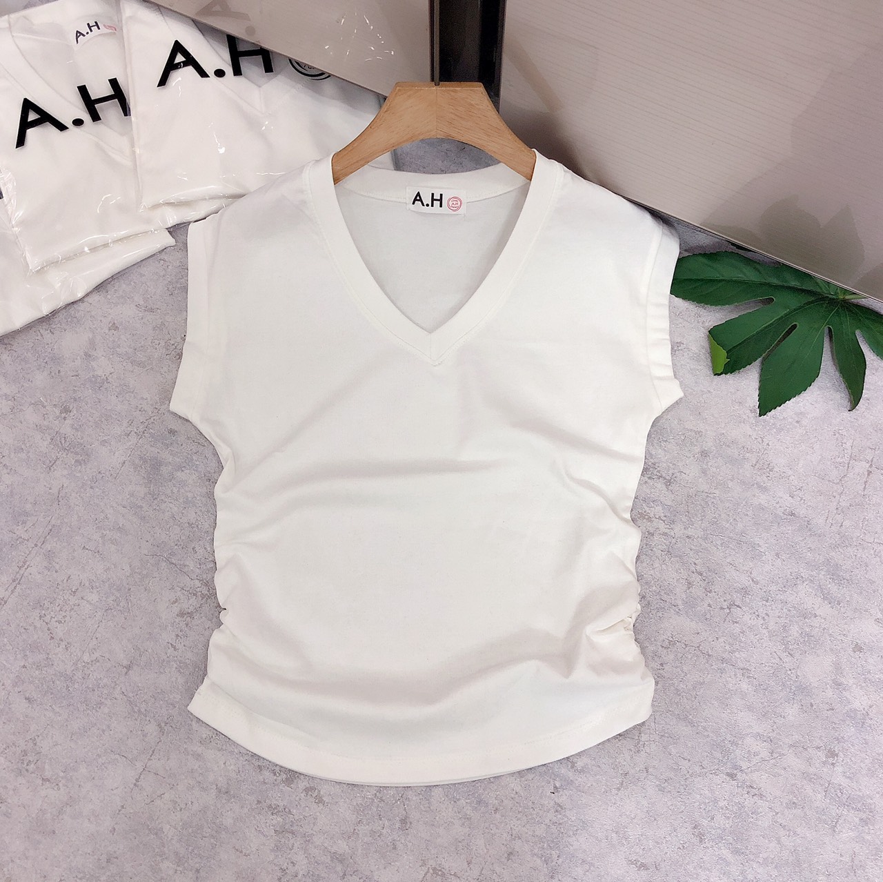 Áo thun ôm Nữ Cổ Tim Tay tay hến nhún eo ( Cổ Tim A.H )