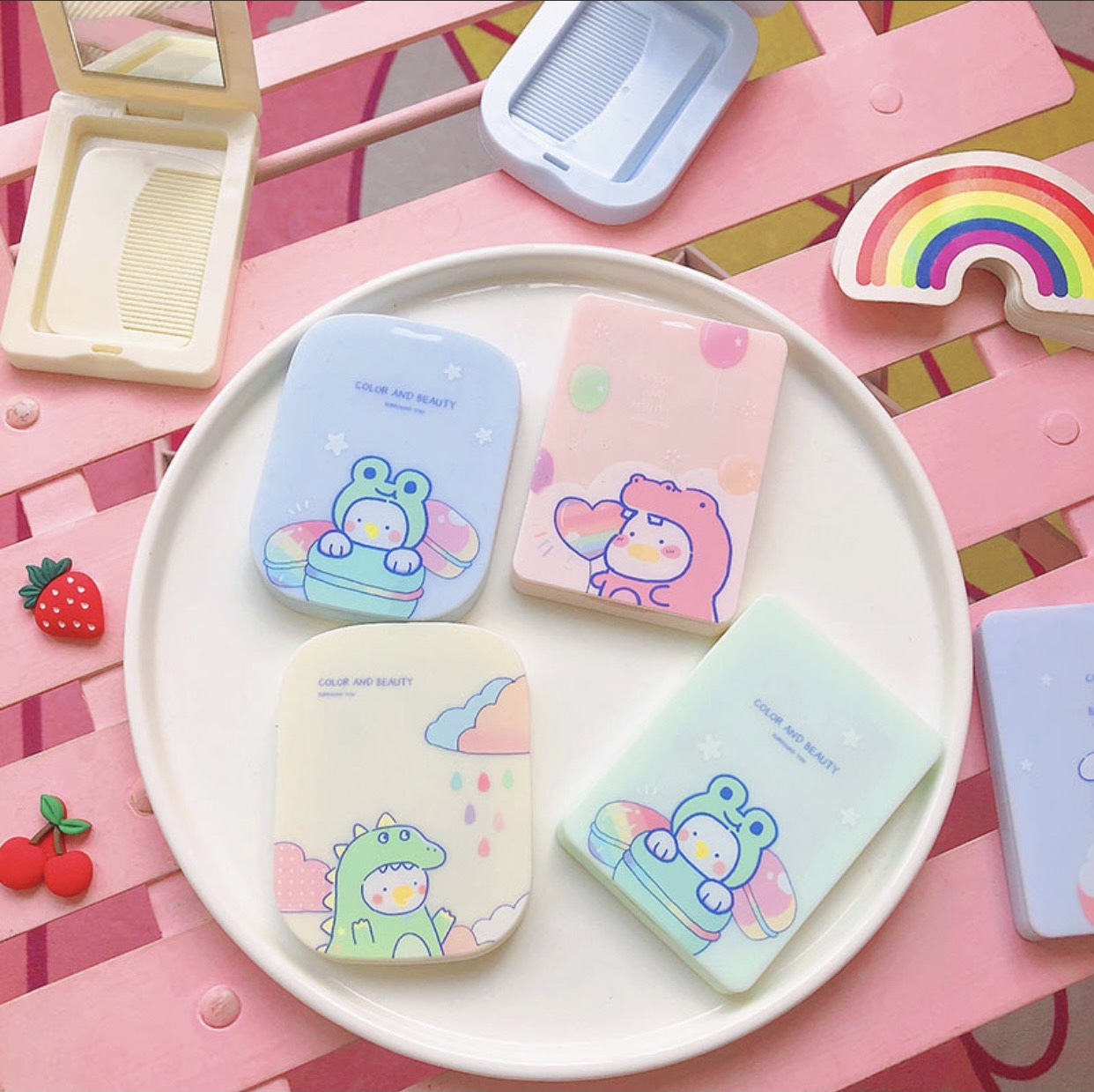 GƯƠNG MINI GÁP CẦM TAY KÈM LƯỢC