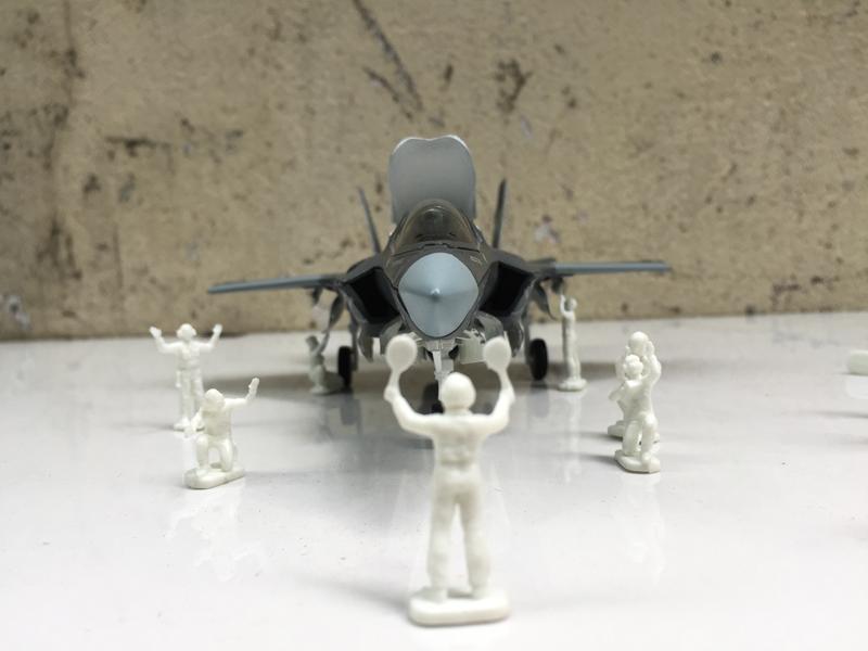[HCM]MÔ HÌNH Nhân vật Phi đội sân bay mặt đất 1:72