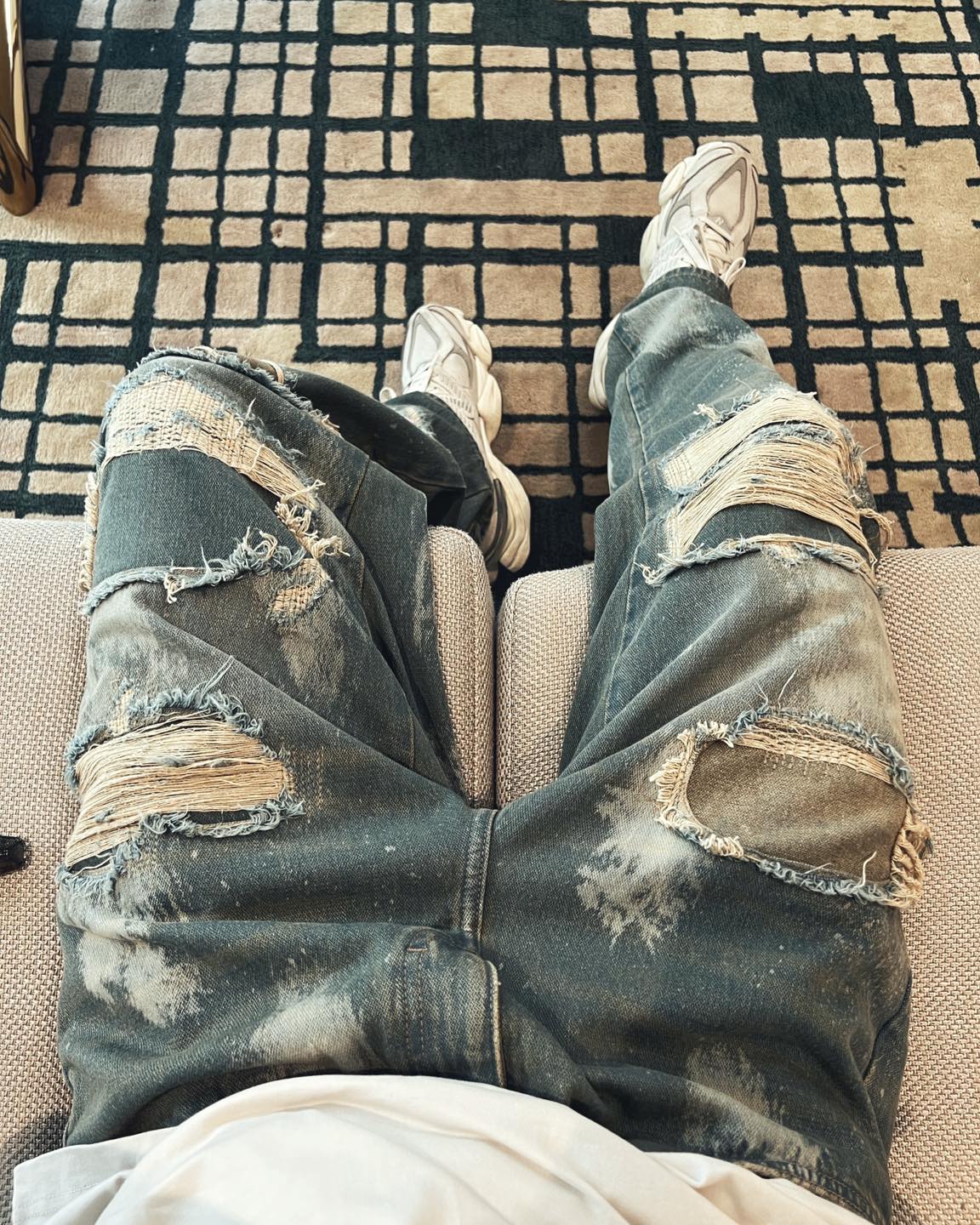 Quần Jean Amand Conqueror Distressted Jeans - QB040
