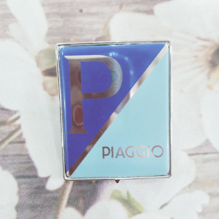 Với chiếc Logo cho xe Piaggio dán yếm xe như mới A295