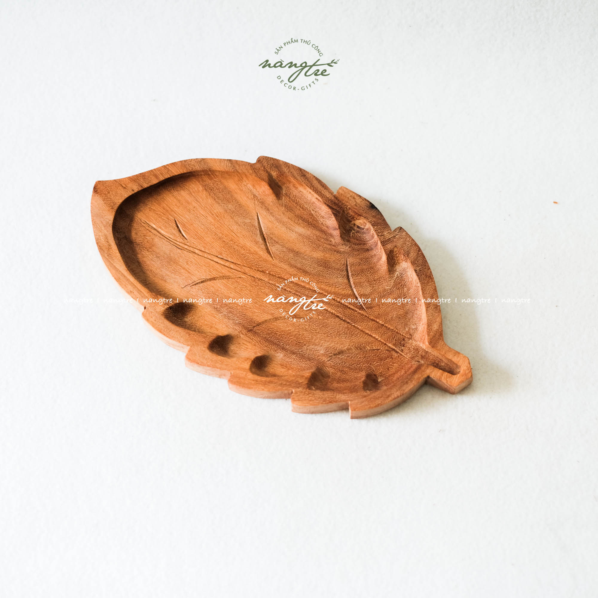 Khay gỗ đỏ hình lá decor/Trang trí
