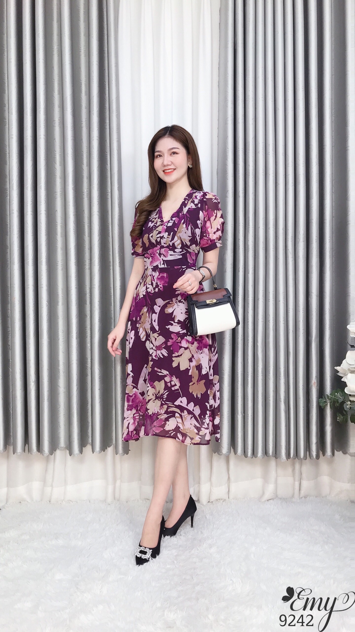 Đầm EMY EM9242 Xoè Cổ V Xếp PLy