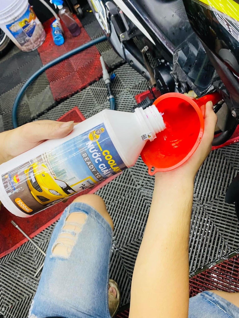 Nước làm mát động cơ SPRAYKING chai 1Lít
