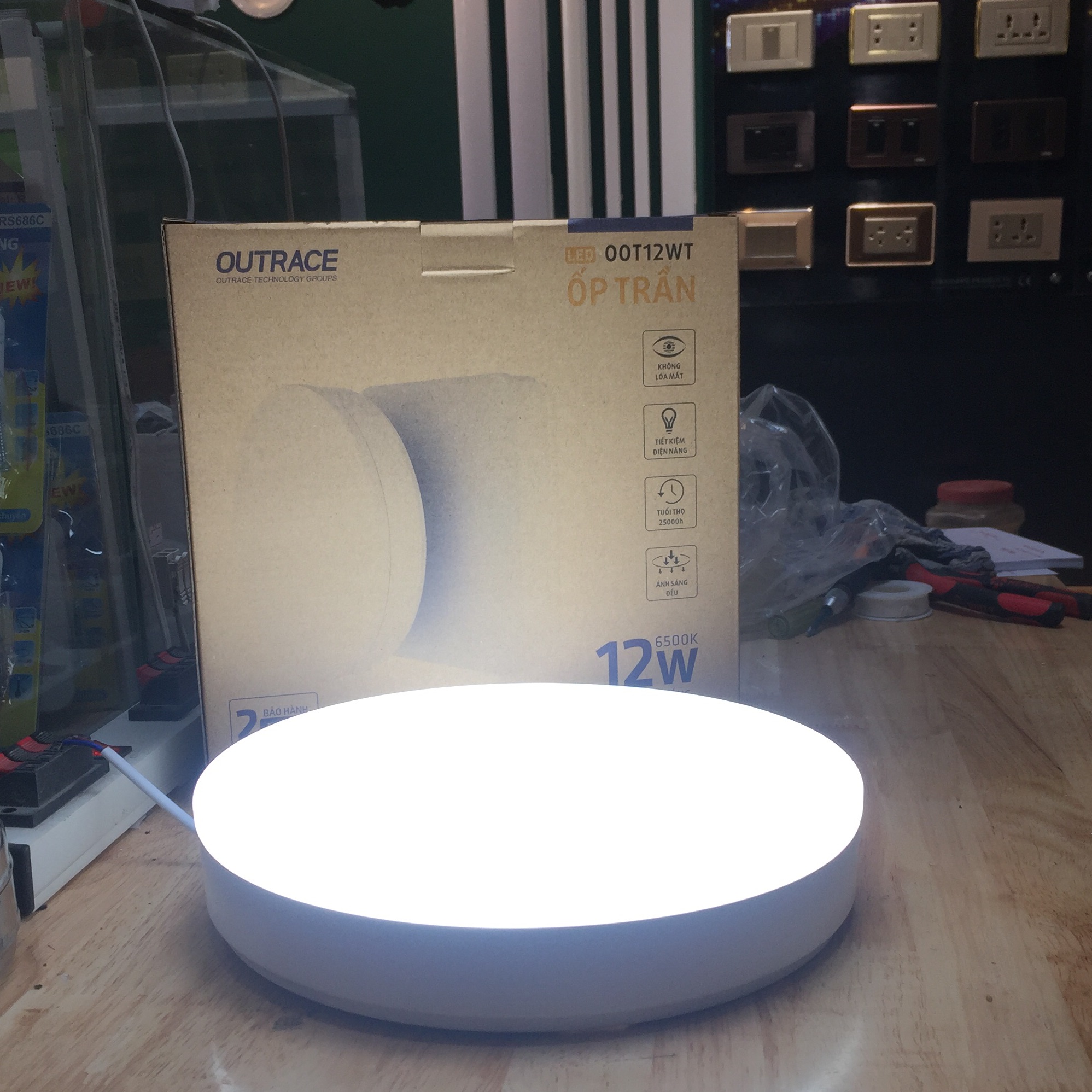 Đèn ốp trần led