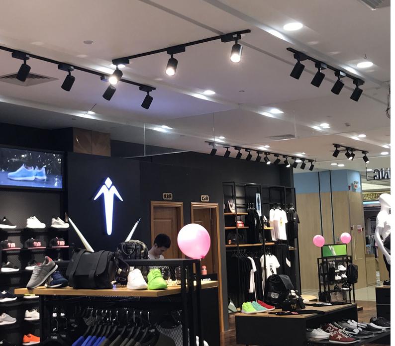 Đèn led chiếu điểm thanh ray 20W vỏ đen ánh sáng trắng