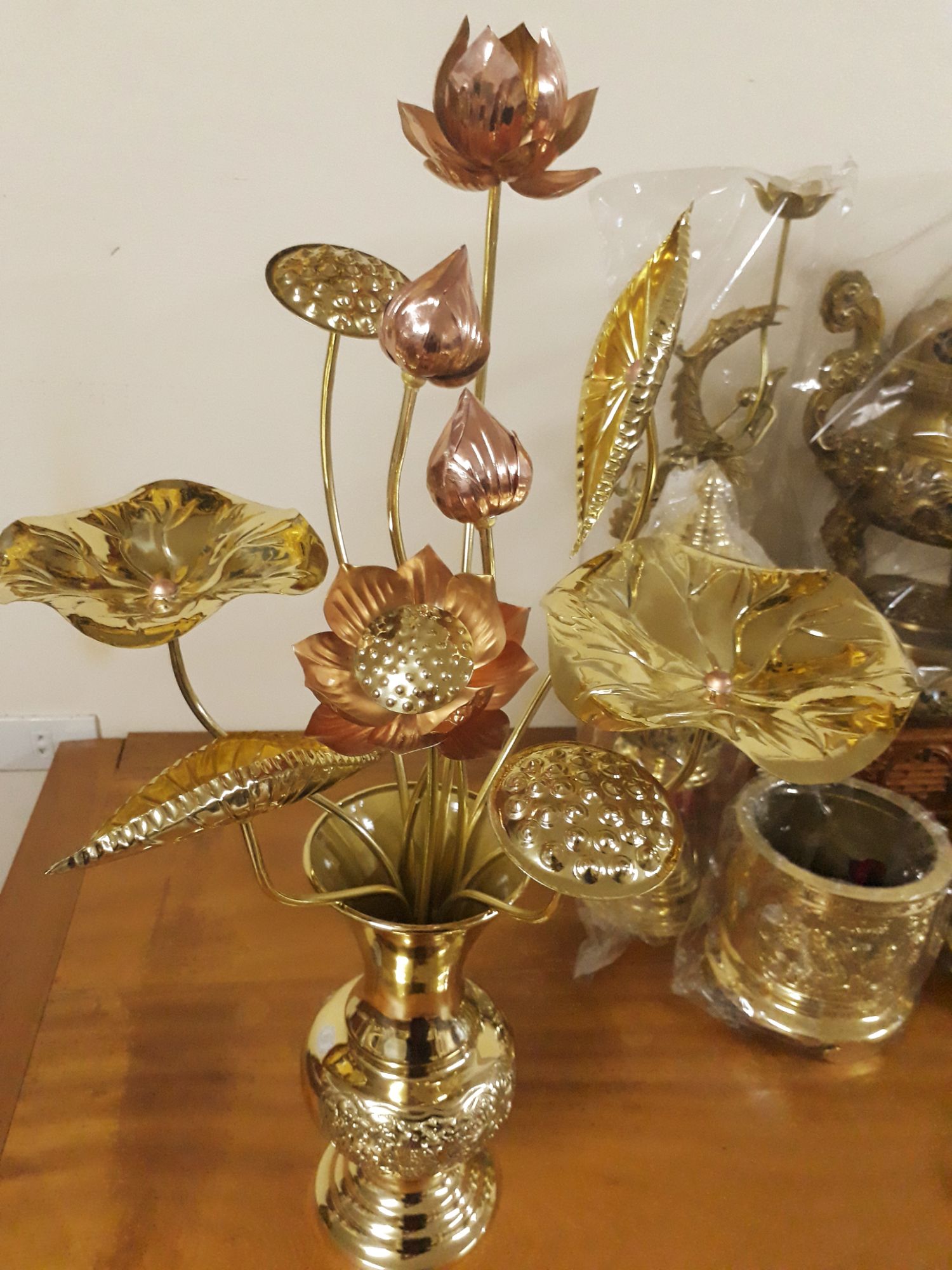 Bộ Bình hoa 30cm và bó hoa sen đồng vàng