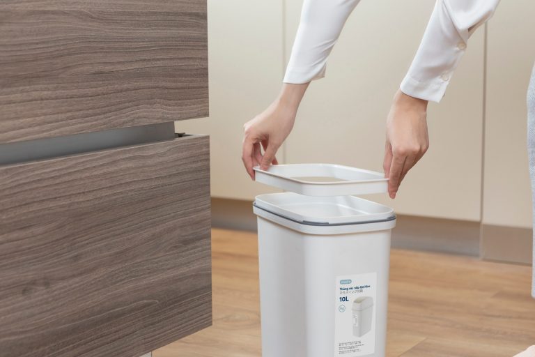 Thùng rác nắp lật Hiro 5L ( Giao màu ngẫu nhiên )