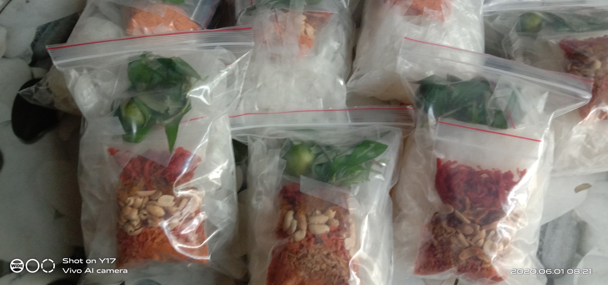 1 bịch bánh tráng trộn ở đây chỉ có ngon