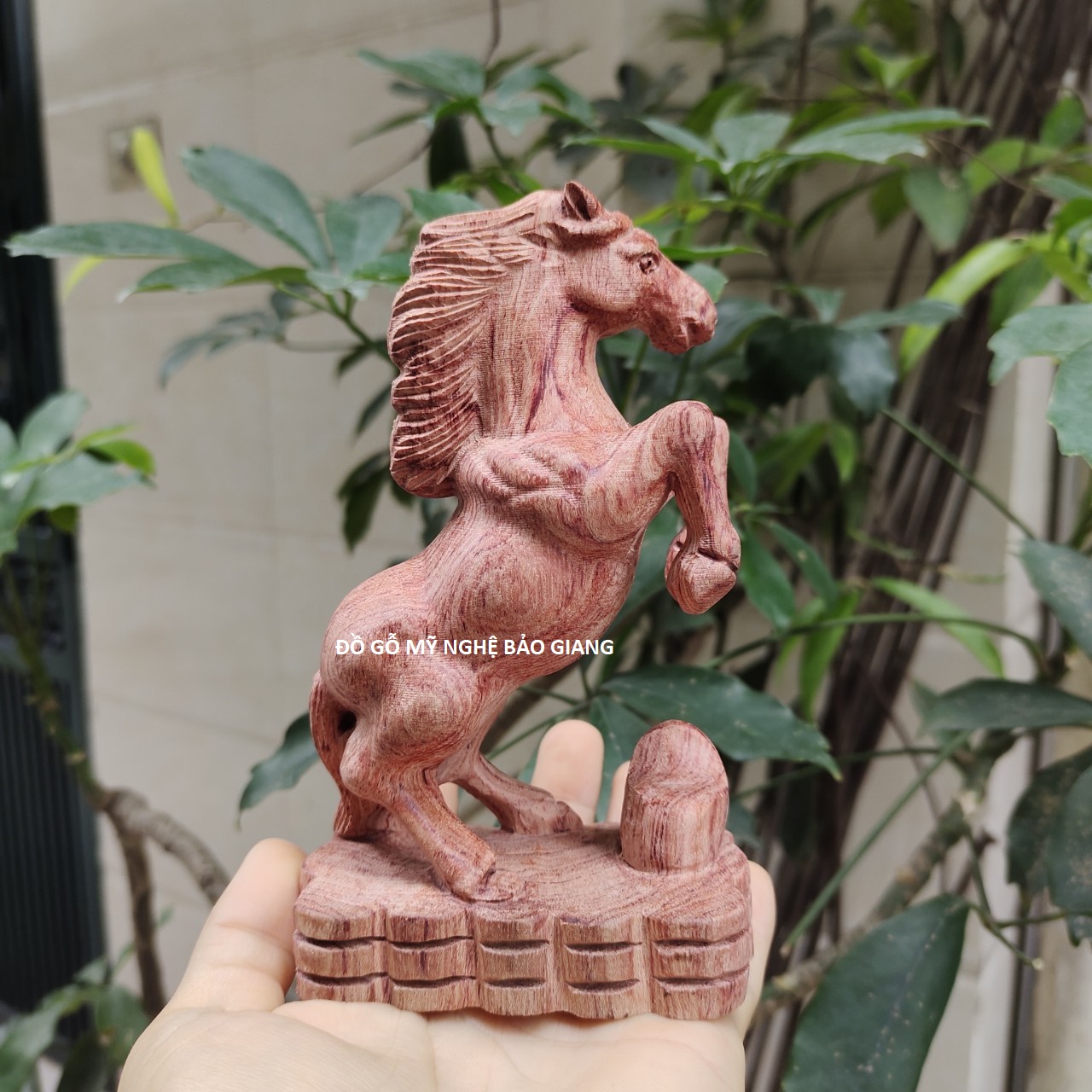 Tượng con ngựa gỗ hương
