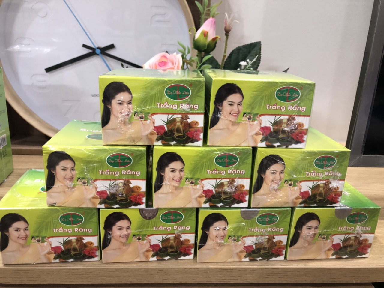 BỘT TRẮNG RĂNG- DẠ THẢO LIÊN