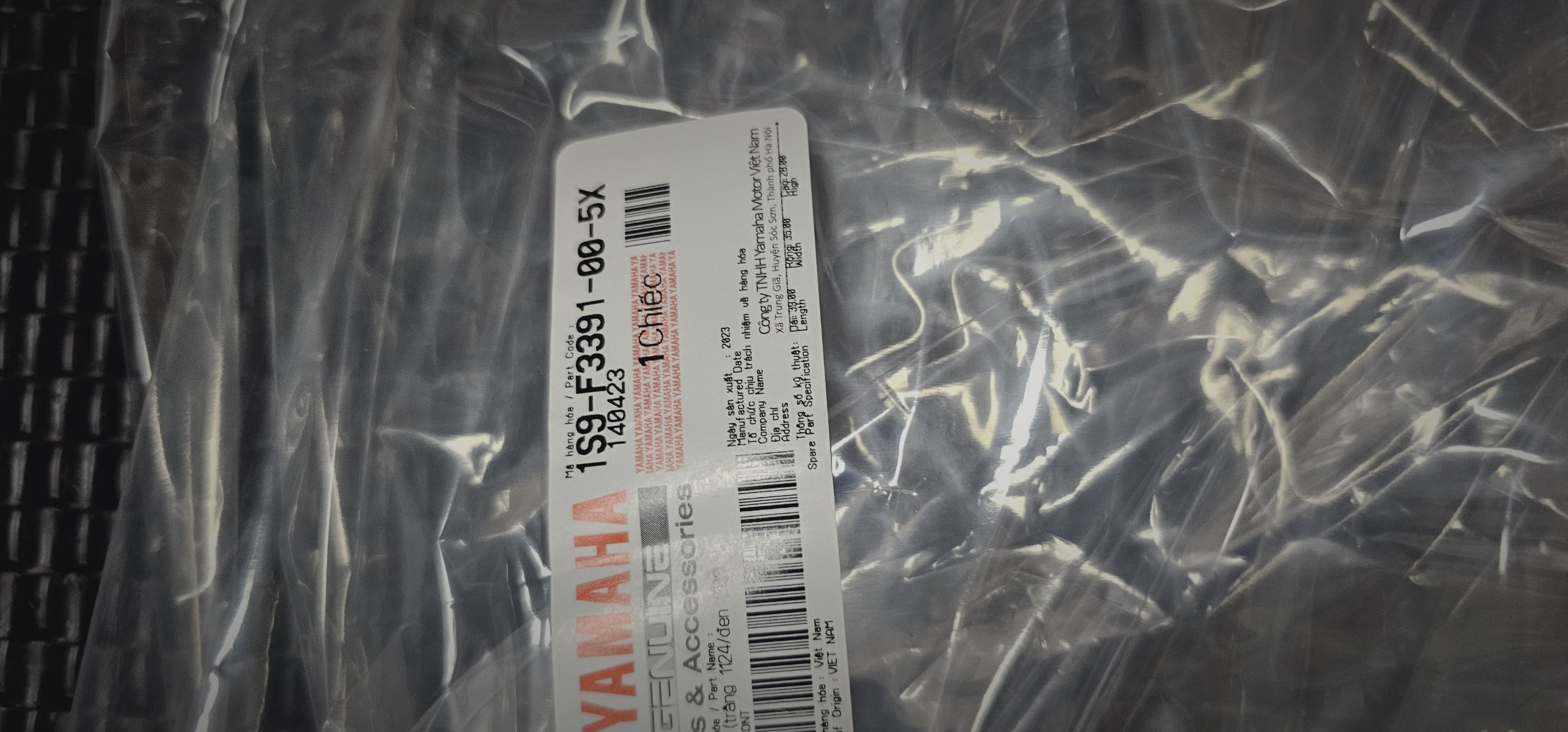 Mặt nạ trắng đen Exciter 135 chính hãng
