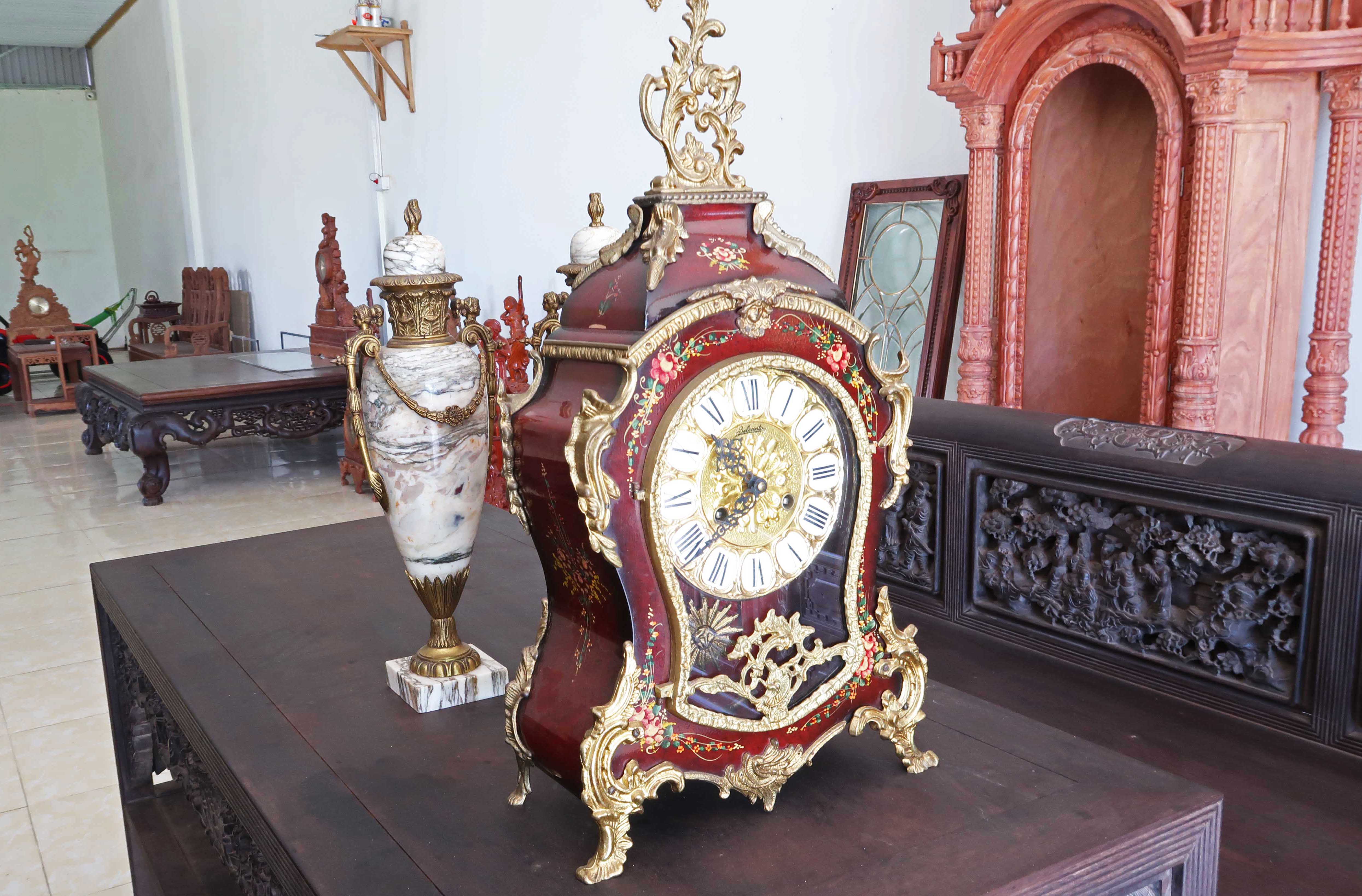 Đồng hồ để bàn quả lê Boulle-Louis