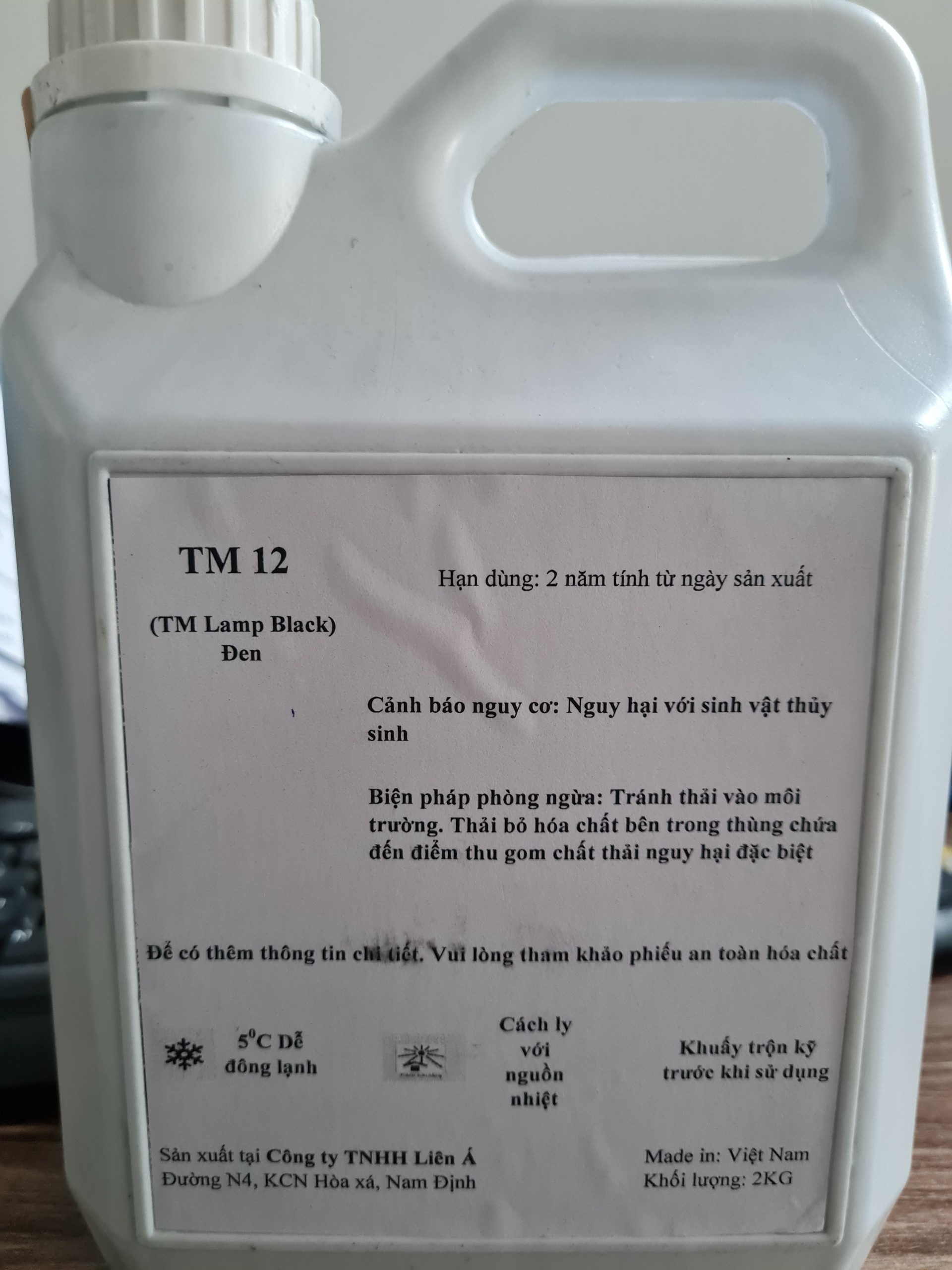Tinh màu đen pha sơn( Can 2 kg)