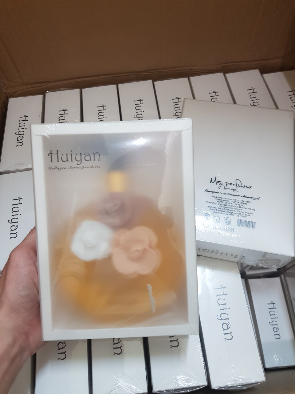 Sữa tắm Huiyan hương hoa 400ml