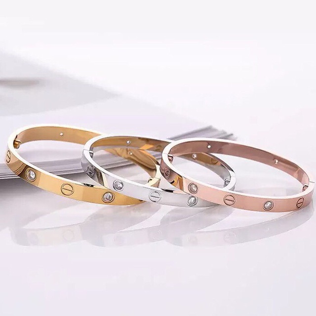 [HCM]Vòng tay titan khóa bấm sản phẩm có thiết kế sang trọng quý phái hợp thời trang dễ dàng kết hợp với nhiều trang phục khác nhau