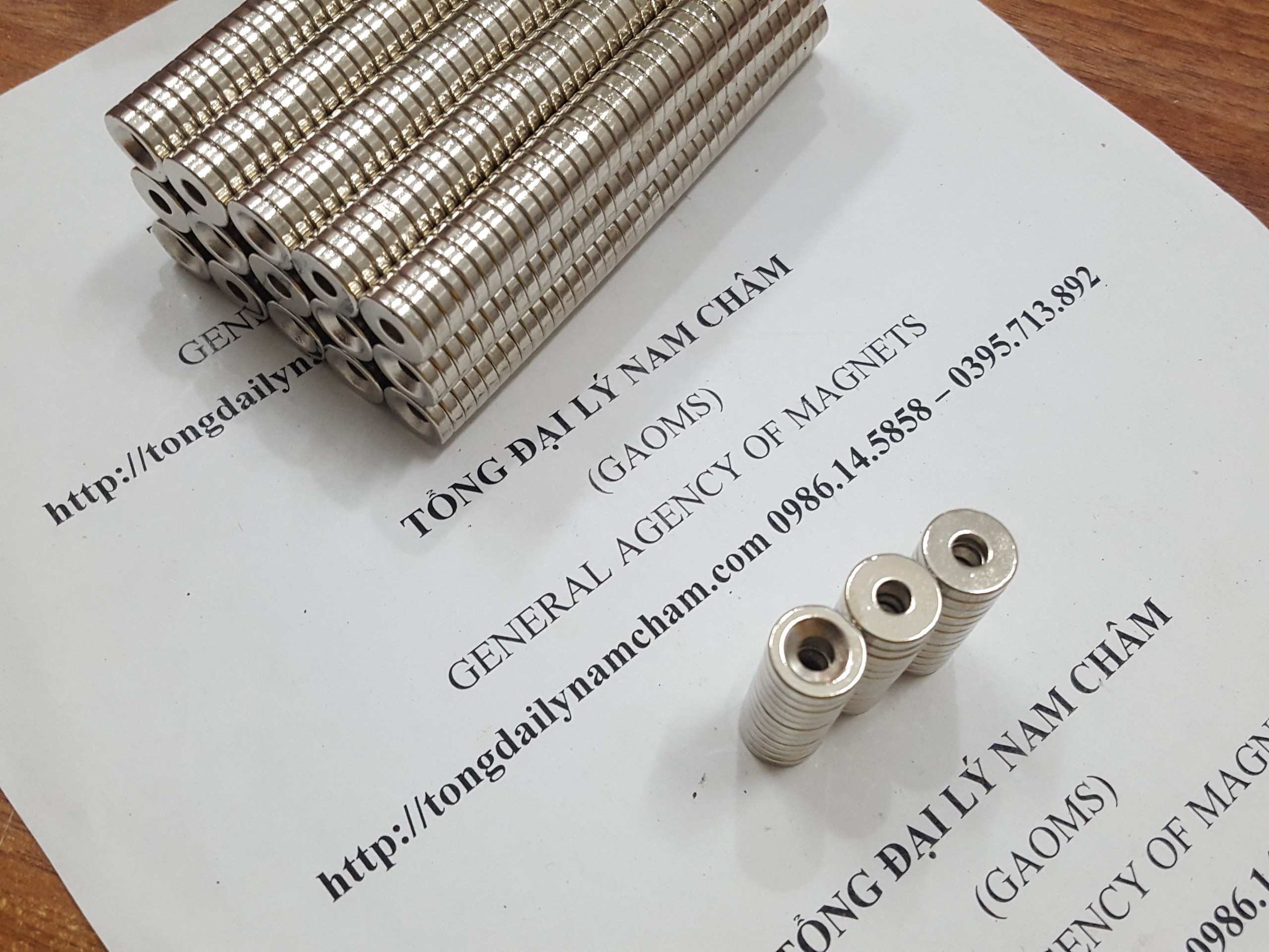 10 viên nam châm có lỗ bắt vít 15x3 lỗ 4mm