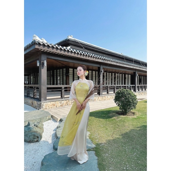 Áo dài cách tân chi kỳ vàng by linn design