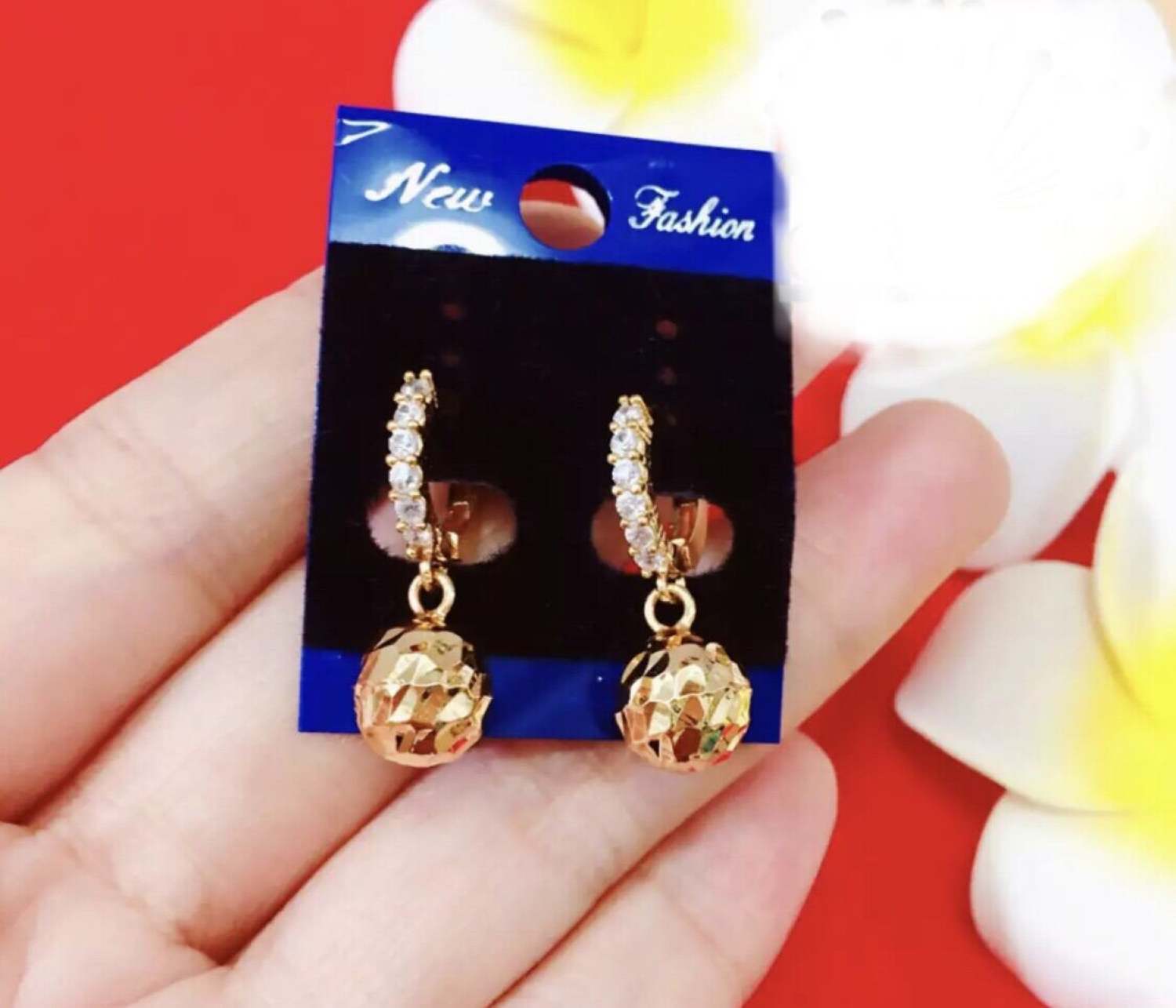 Bông tai nữ trái châu kiểu chạm mạ vàng 18k cực xinh