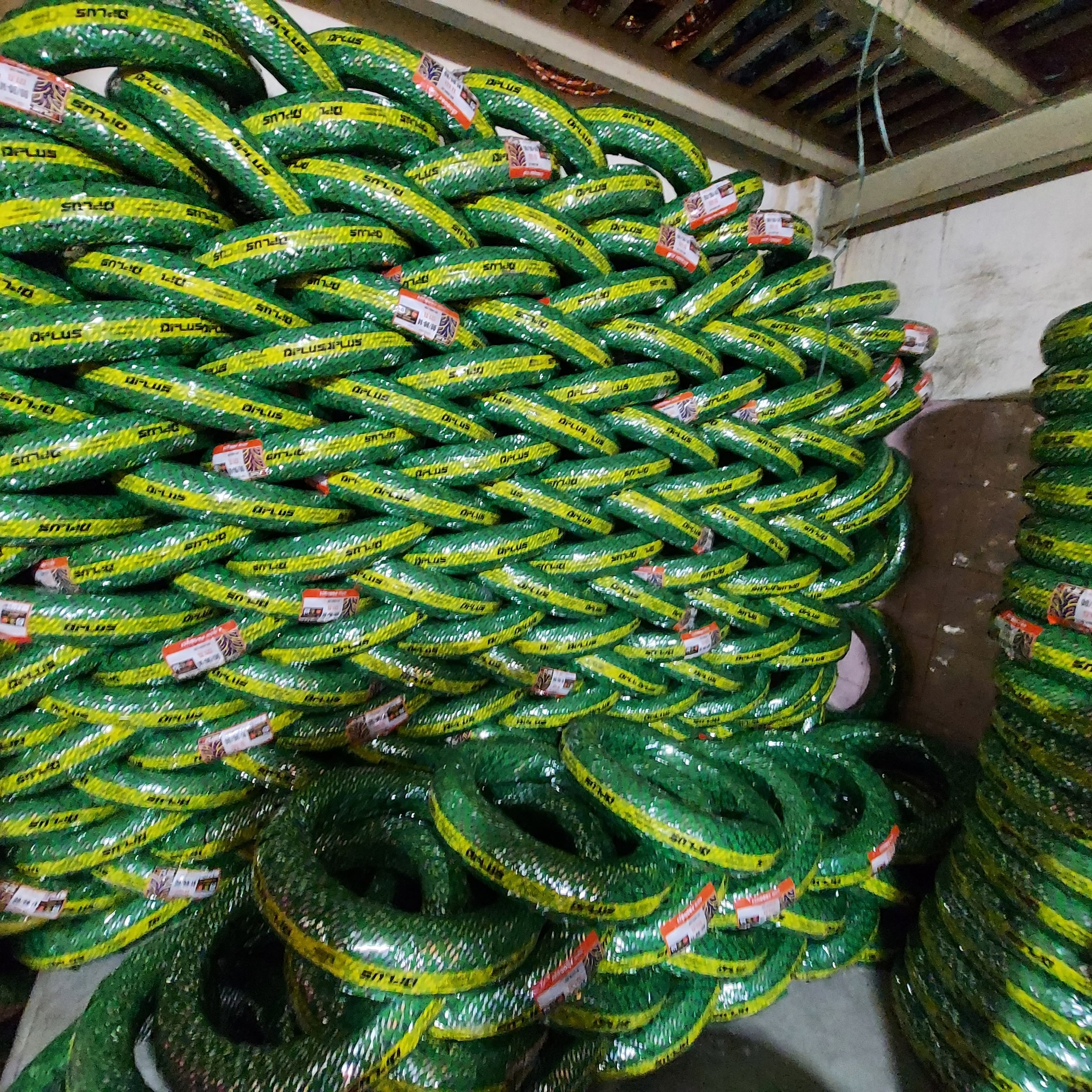 Lốp (Vỏ) Sau KHÔNG SĂM (RUỘT) Janus 110/70-14 DPLUS
