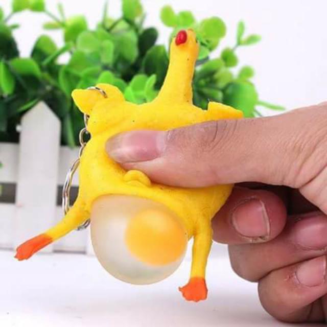 Móc khóa gà đẻ trứng vàng
