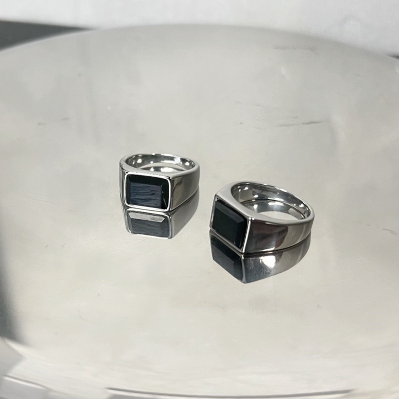 NHẪN THÉP TITAN MẶT VUÔNG ĐÍNH ĐÁ ĐEN