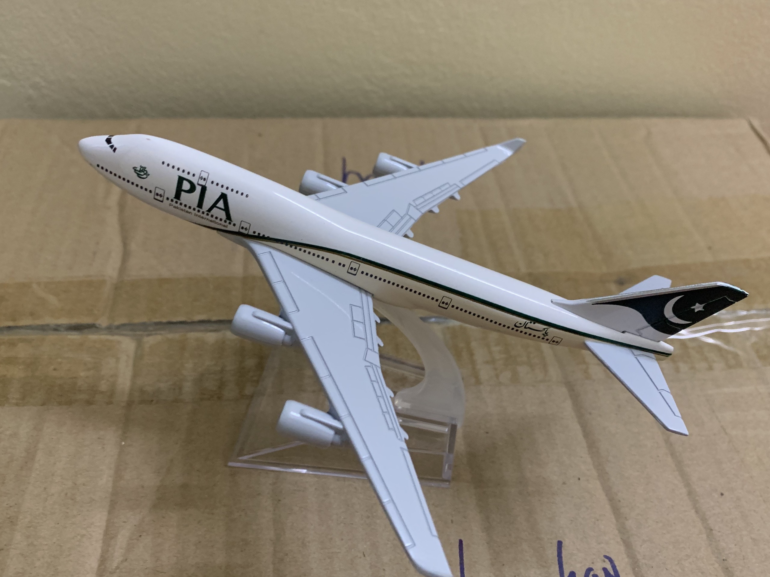 Mô hình máy bay PIA 16cm+ đế trưng bày
