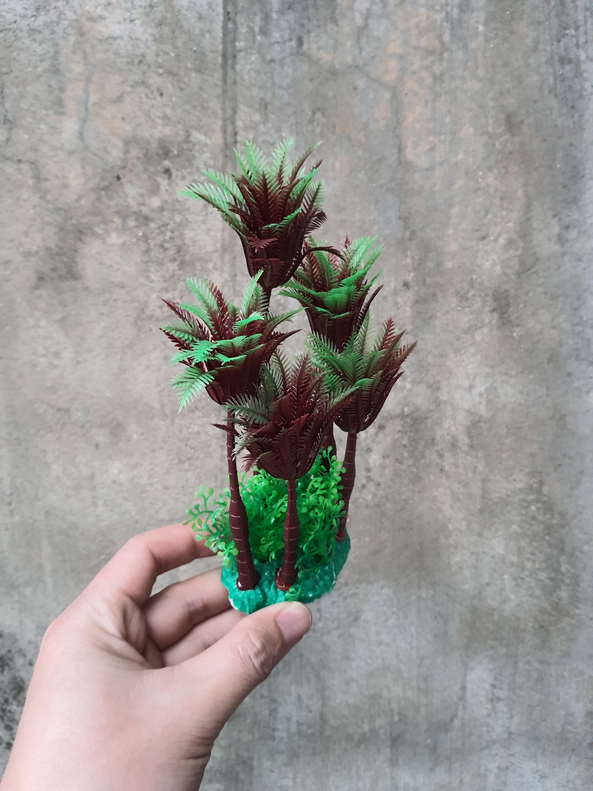 Cây nhựa trang trí bể cá: Mẫu khóm dừa