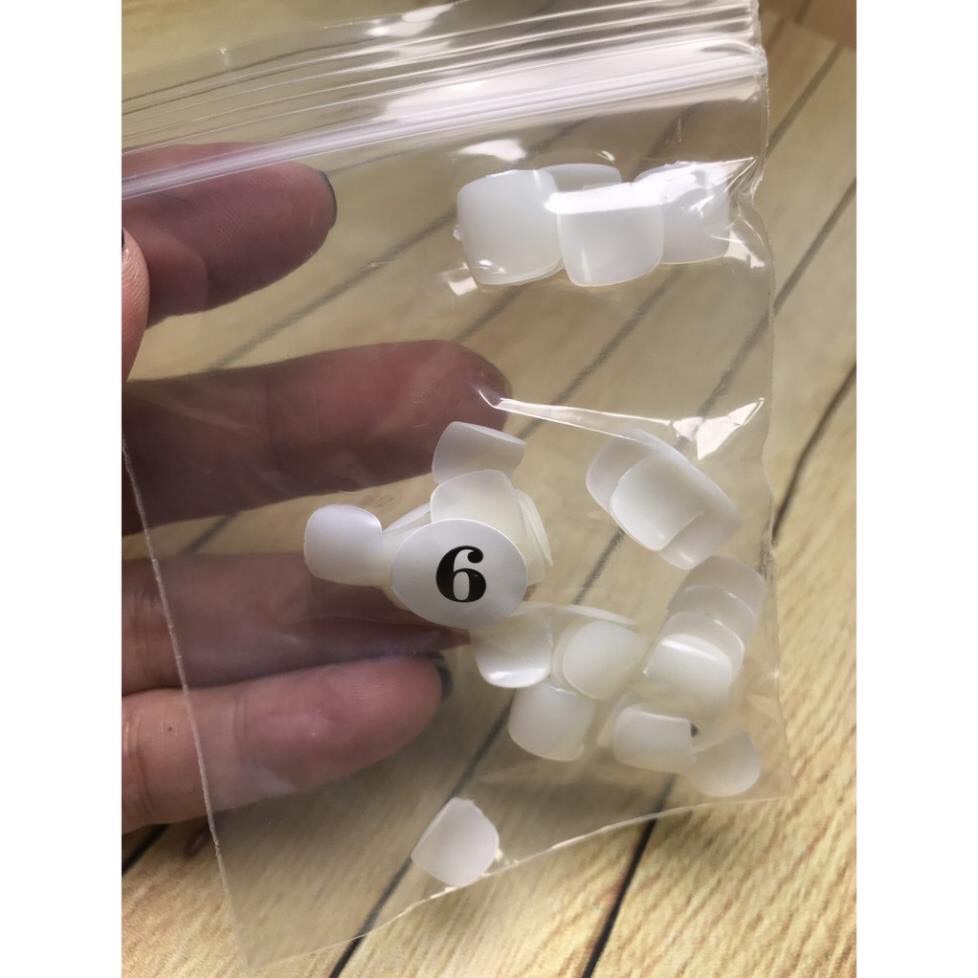 Móng úp chân không tai ( gói 500 móng , đủ size )