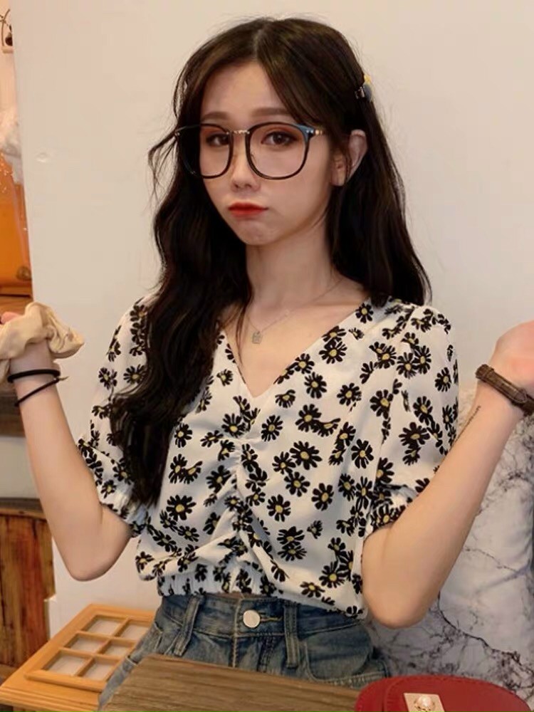 ÁO CROPTOP HOA CÚC CỔ ÁO KIỂU V CHẤT VẢI VOAN LỤA DÀY MỊN CỰC ĐẸP CỰC THOÁNG MÁT SGR