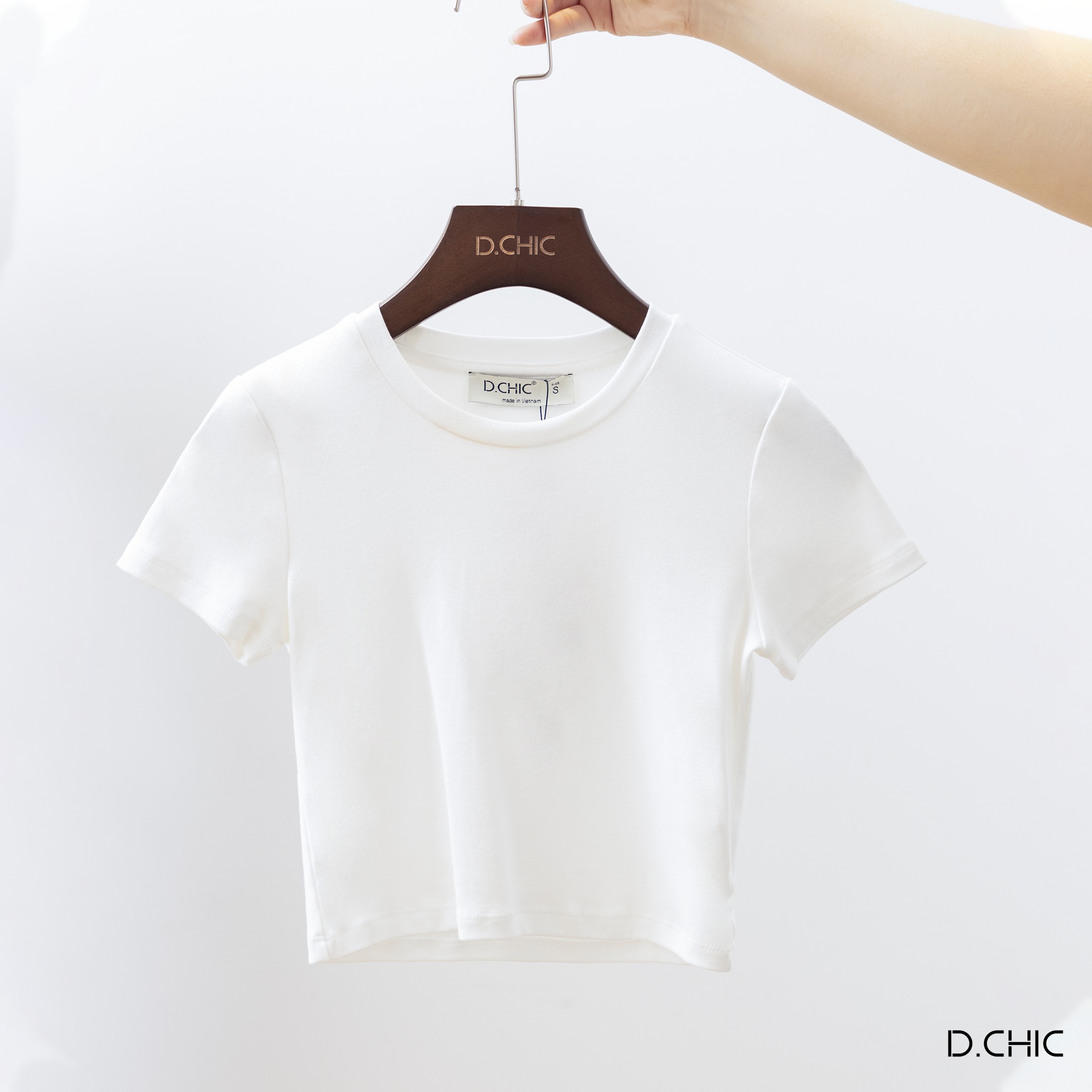 Áo phông croptop trơn basic D.CHIC MS: 186009