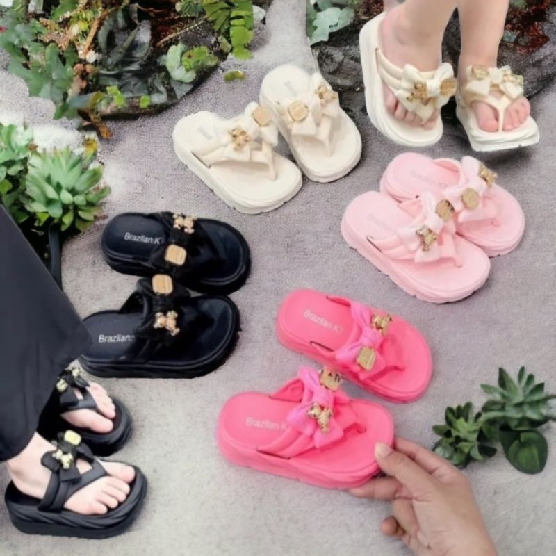 Dép xỏ ngón bé gái đế cao siêu mềm, nơ gấu dâu siêu nhẹ, đế chống trơn trượt tốt