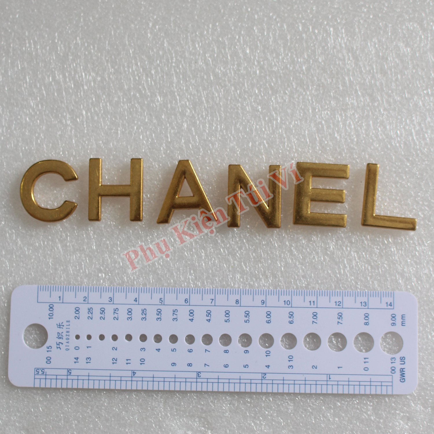Set mạc chữ c h a n l e làm túi xách