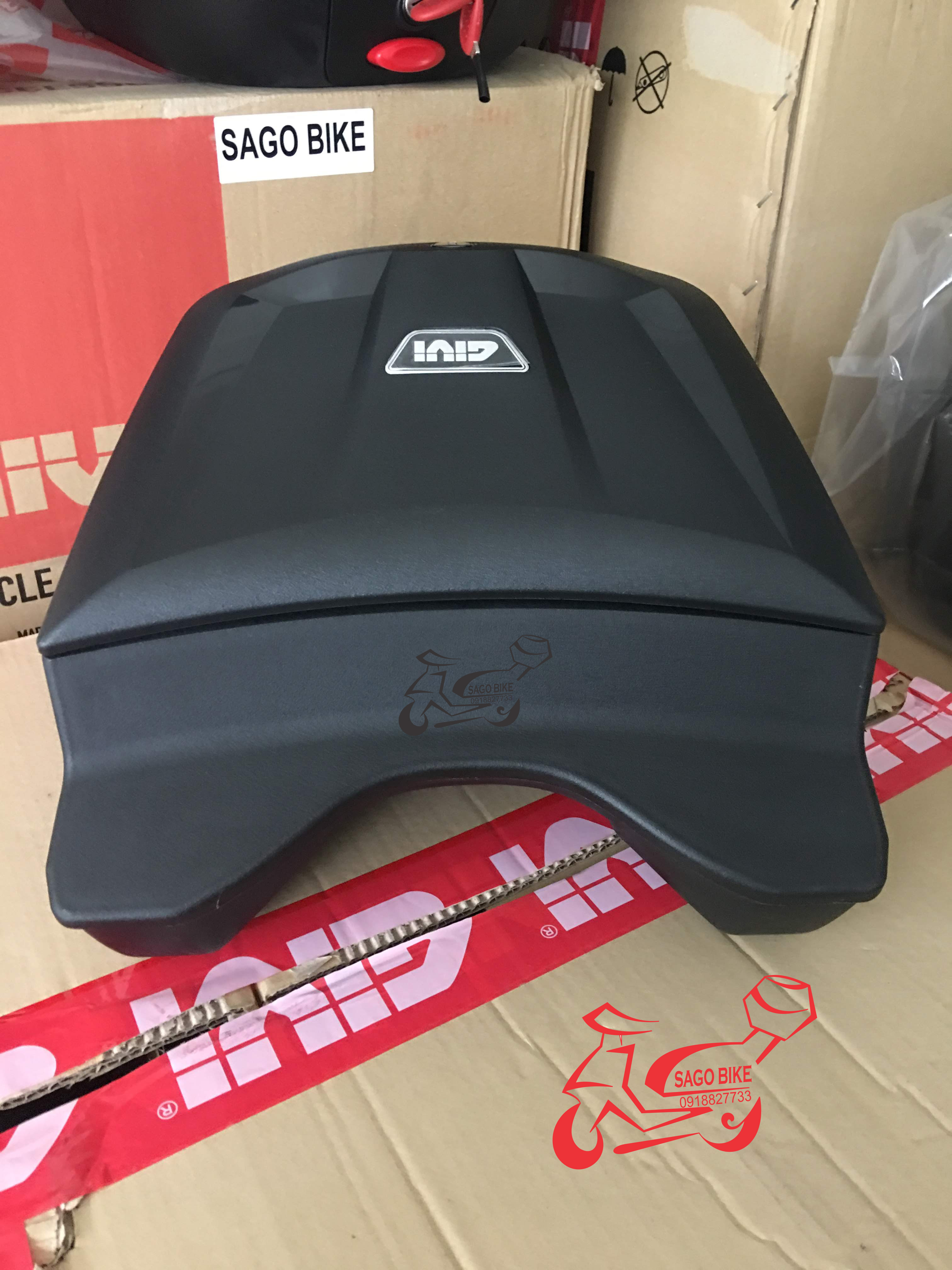 Thùng giữa givi G12N lắp cho xe Jupiter