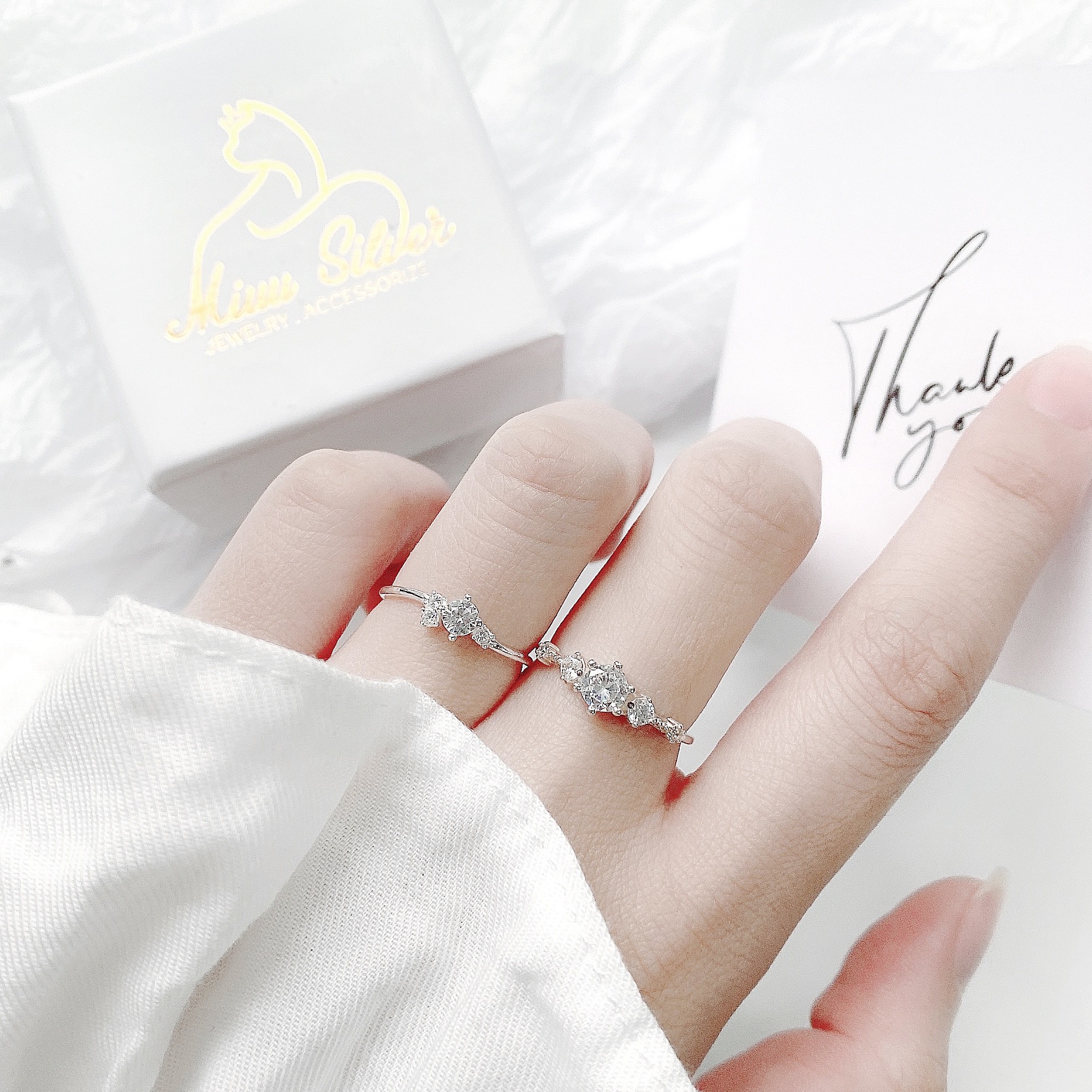 Nhẫn bạc nữ Miuu Silver cong đính đá K - Jade Ring
