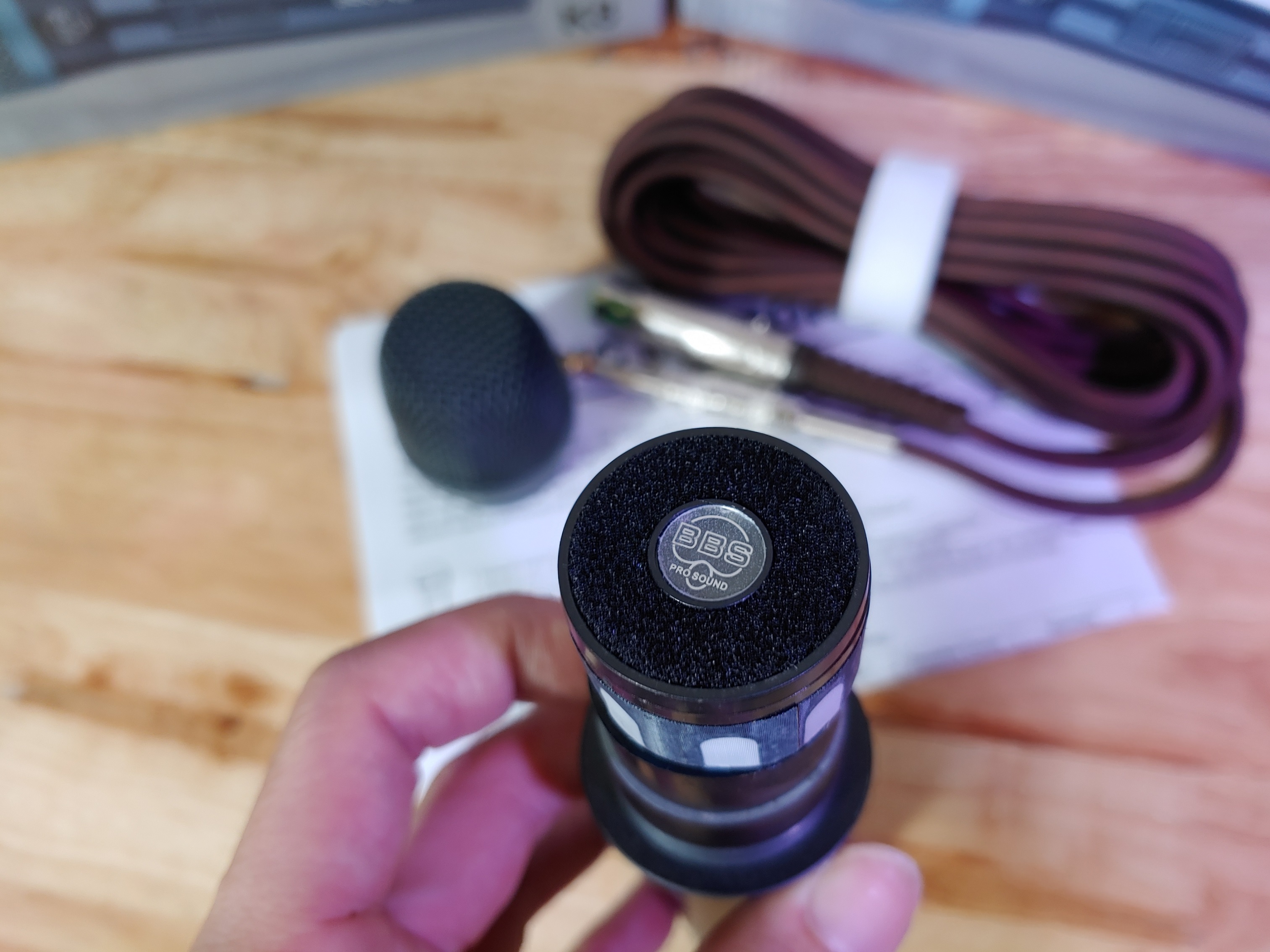 Micro hát karaoke có dây BBS K8 mới