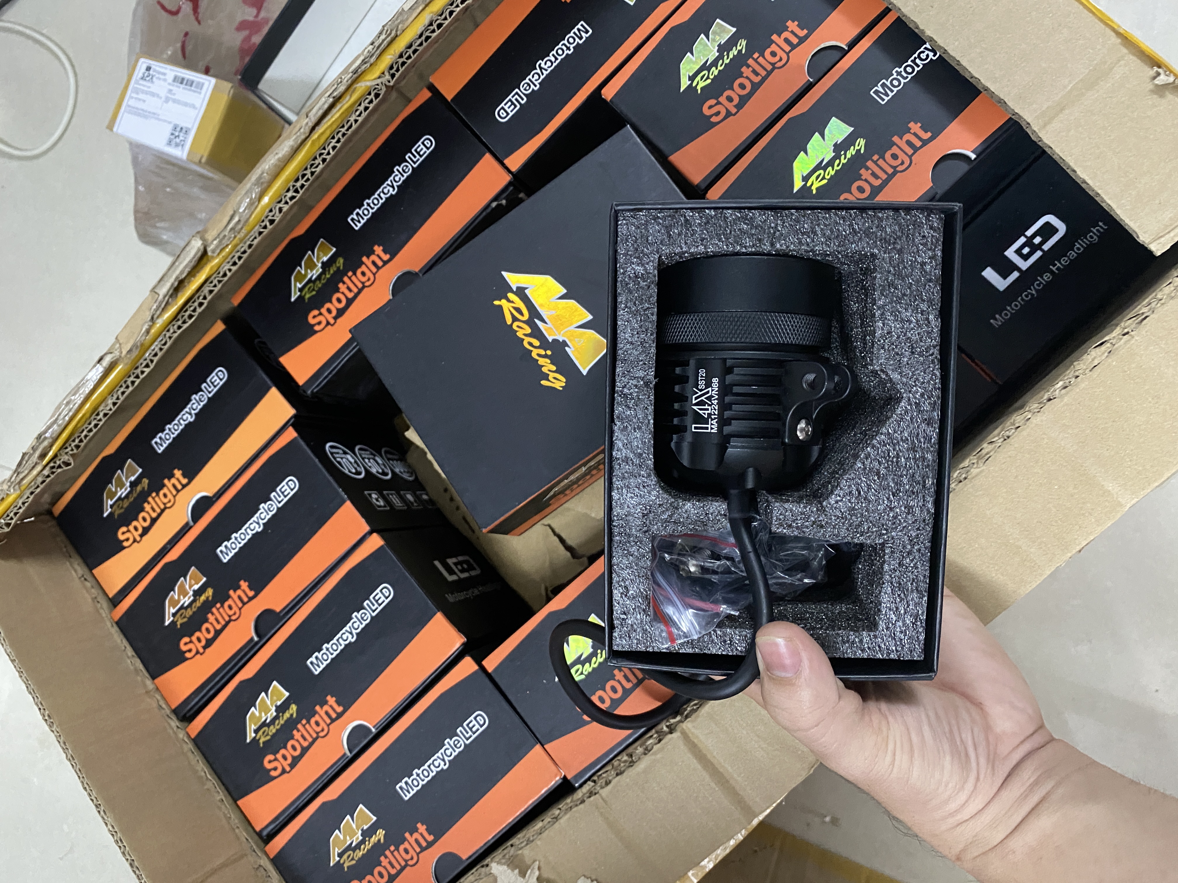 Đèn trợ sáng L4x KZ40, MAracing Chip Sst20 Kính tím