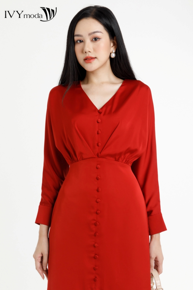 Đầm lụa trơn phối khuy bọc IVY moda MS 48M7159