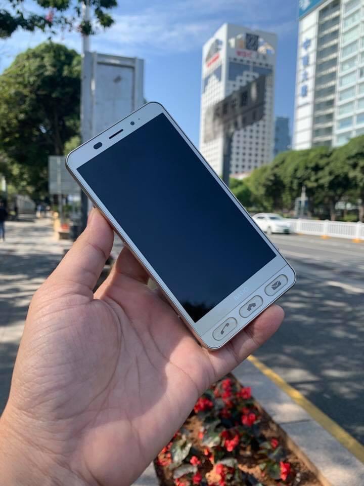 Điện thoại nội địa Nhật Sharp SHV36