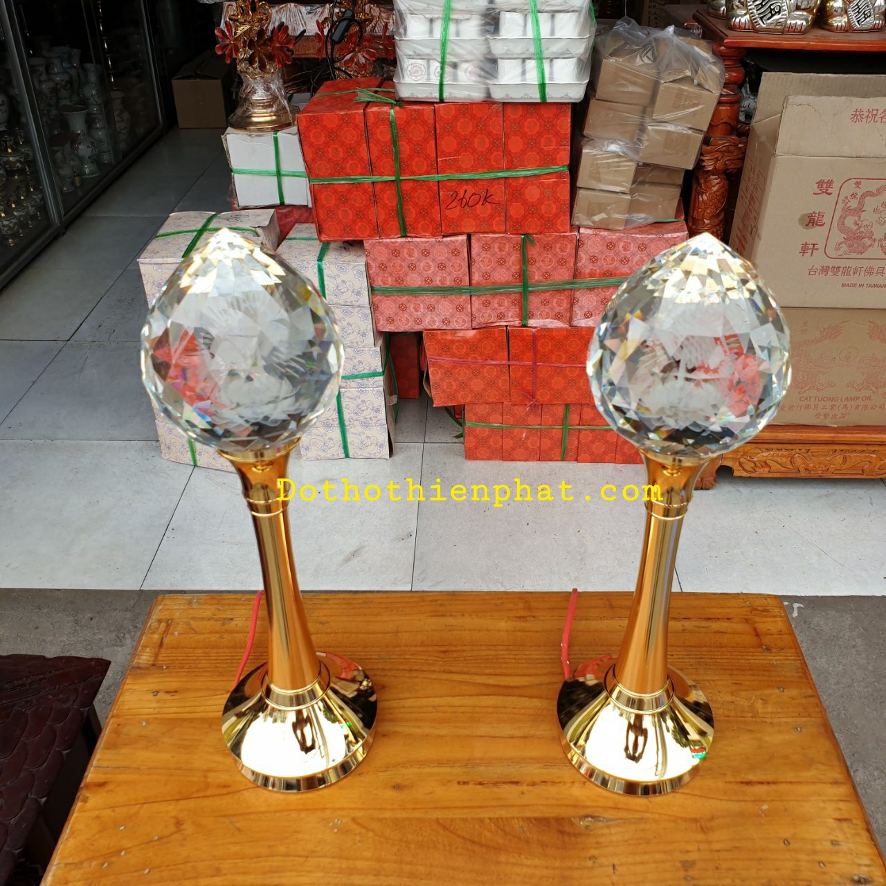 Cặp đèn thờ pha lê trái đào cao 41cm