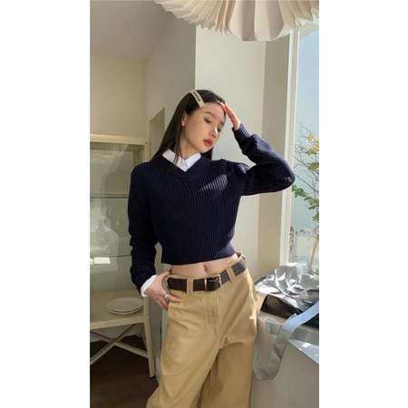 Áo len cổ tim màu xanh navy