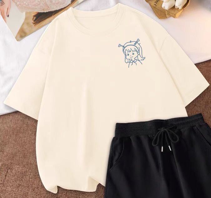 SET ÁO KÈM QUẦN ĐÙI KAKI LOGO IN HÌNH CÔ BÉ