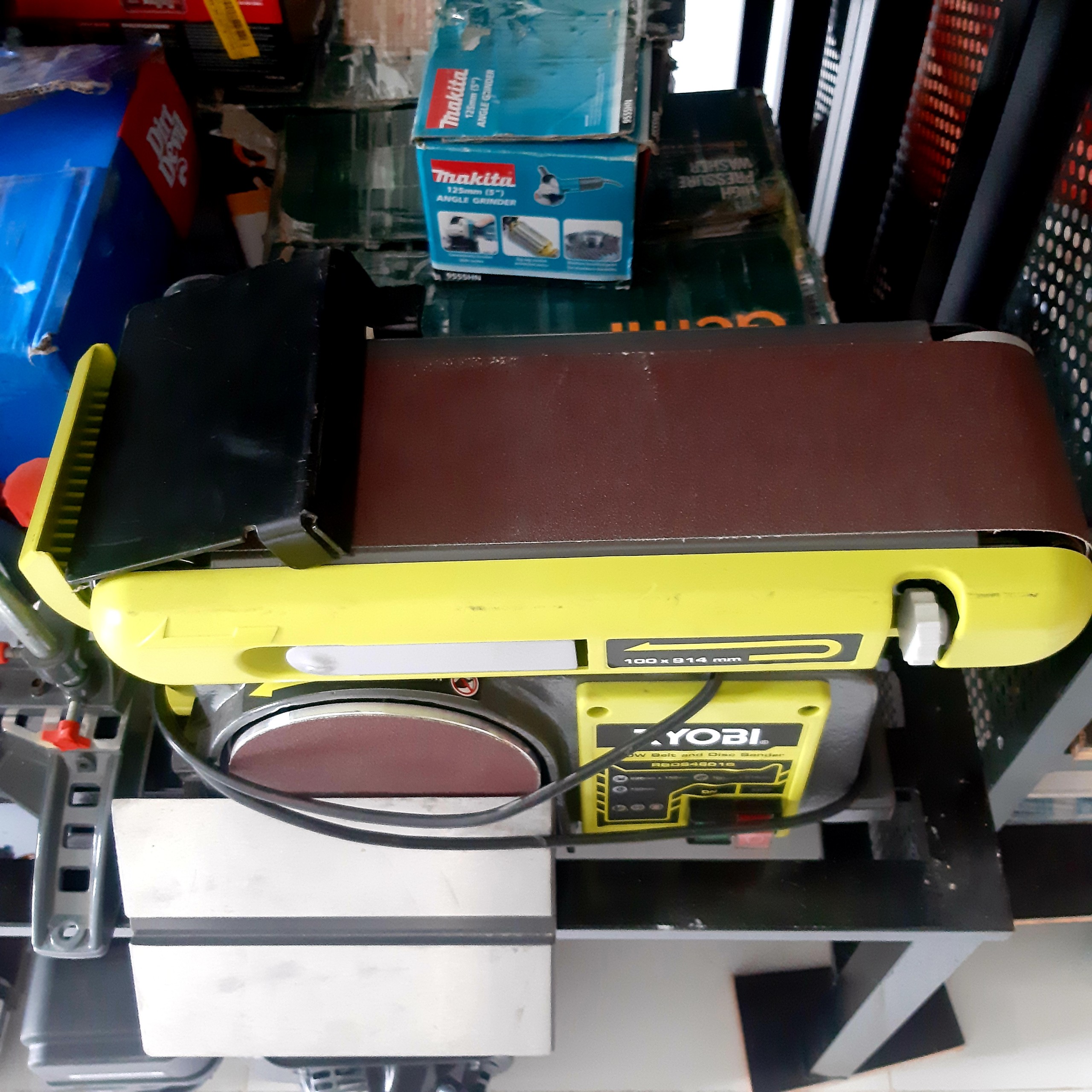 Máy chà nhám chi tiết Ryobi 370W